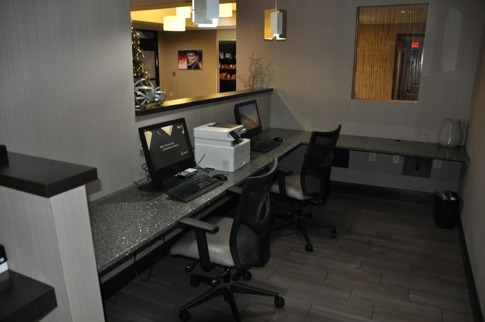 Holiday Inn Express Brentwood South - Cool Springs 42/44