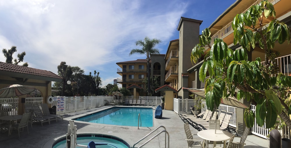 Days Inn by Wyndham Buena Park 10/34