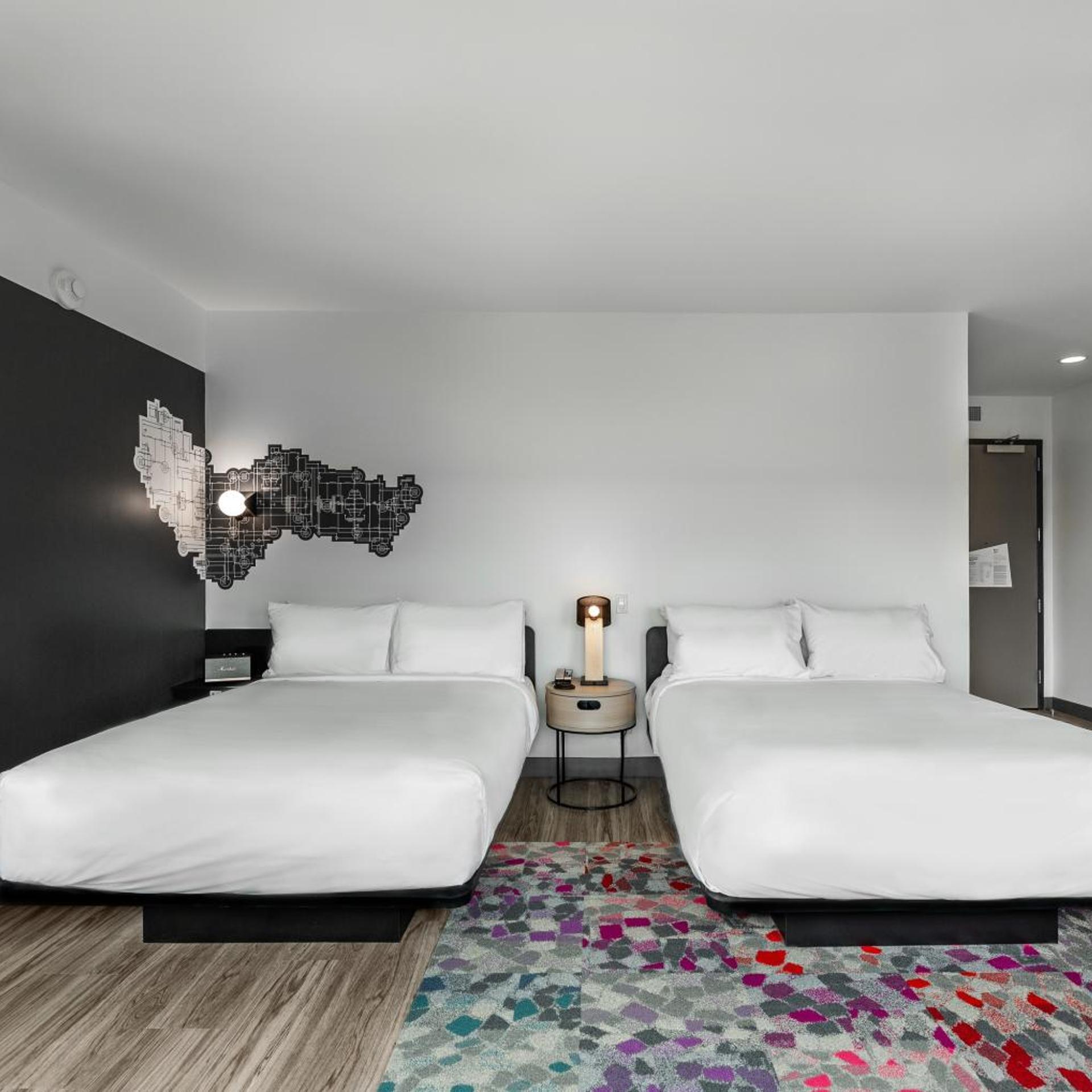 Aloft, Queen Bed