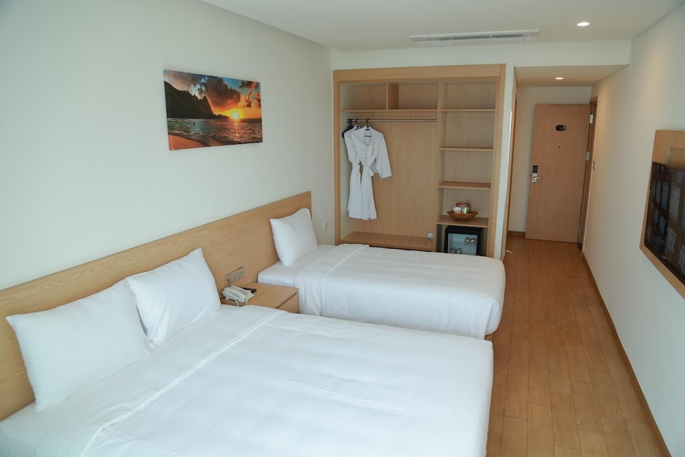 DELUXE, TWIN BEDS, SEA VIEW