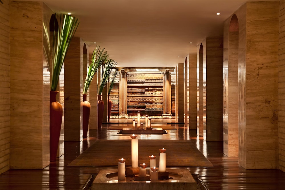 The Leela Ambience Convention Hotel Delhi 28/63