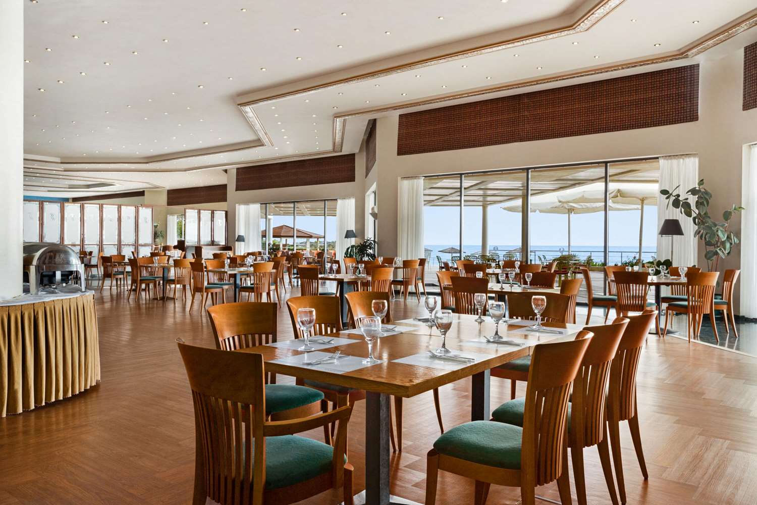 Ramada Plaza by Wyndham Thraki 37/49