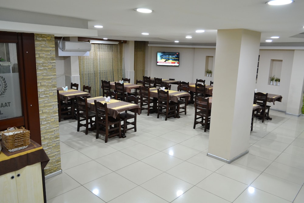 Adana Kucuksaat Hotel 32/37