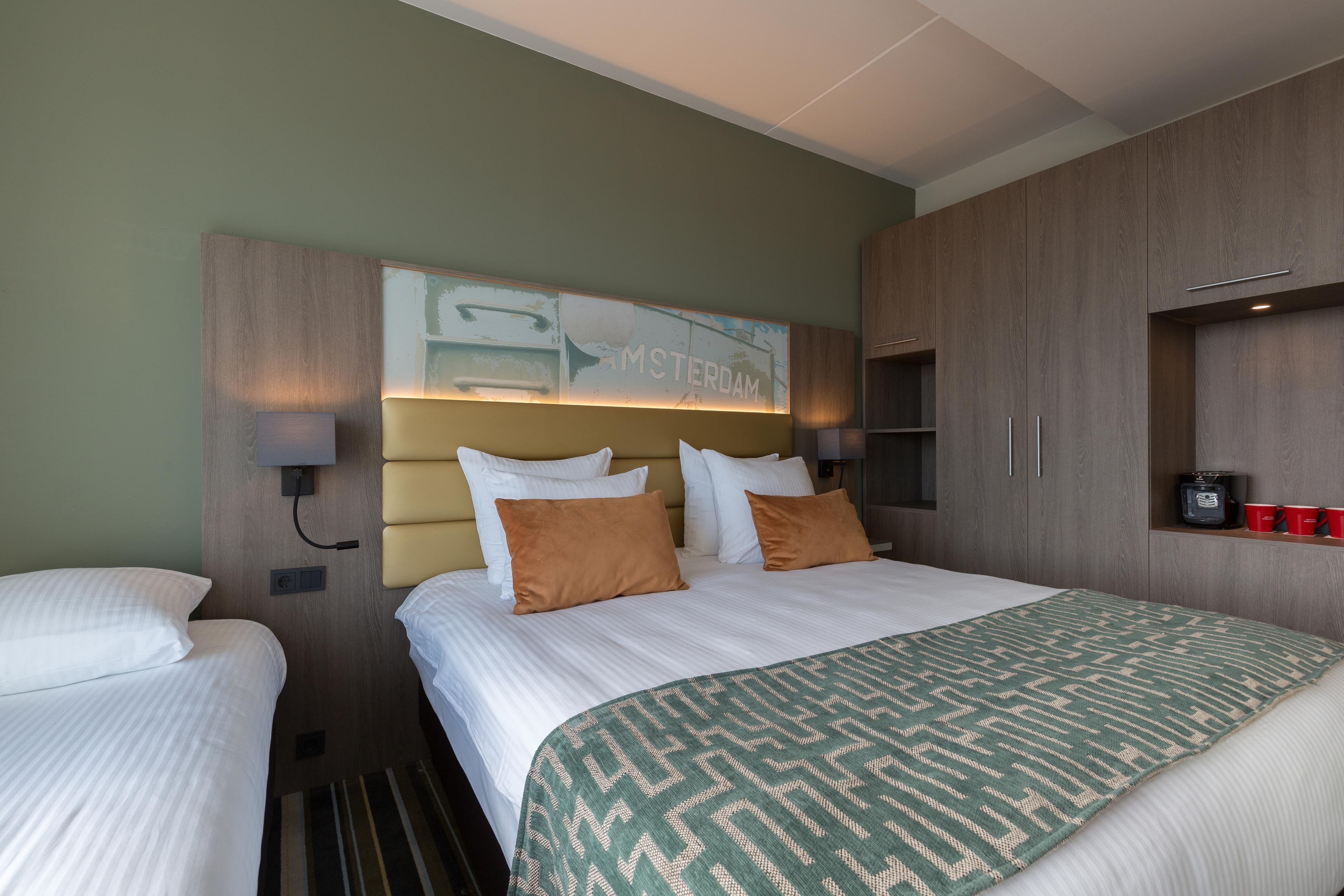 Deluxe Room 1 King Bed Upper Floors