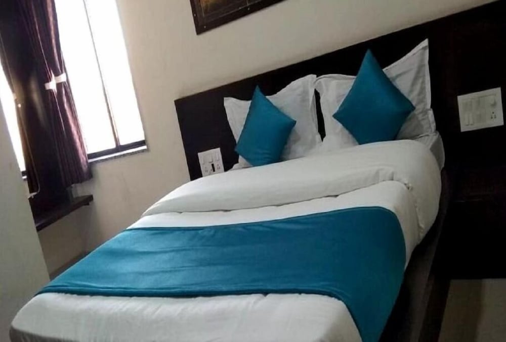 Hotel Gayatri By Sky Stays 12/22