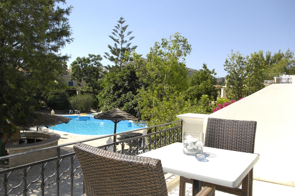 Kalydna Island Hotel 51/56