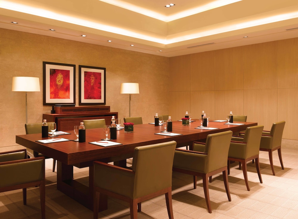 TRIDENT BANDRA KURLA 62/67