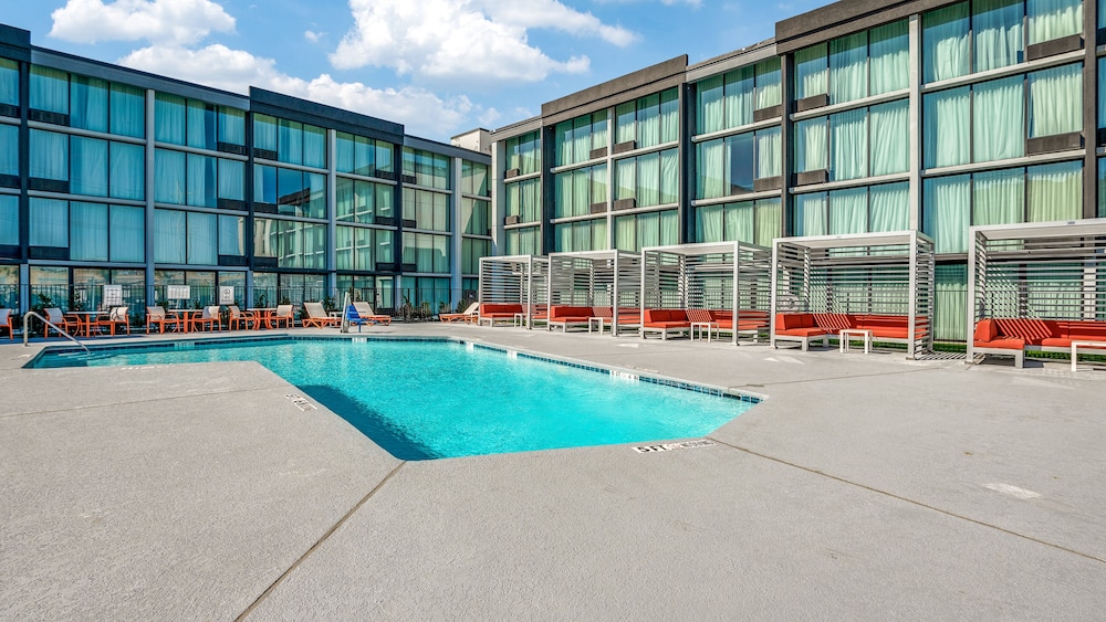 Holiday Inn Dallas Market Ctr Love Field, an IHG hotel 59/66