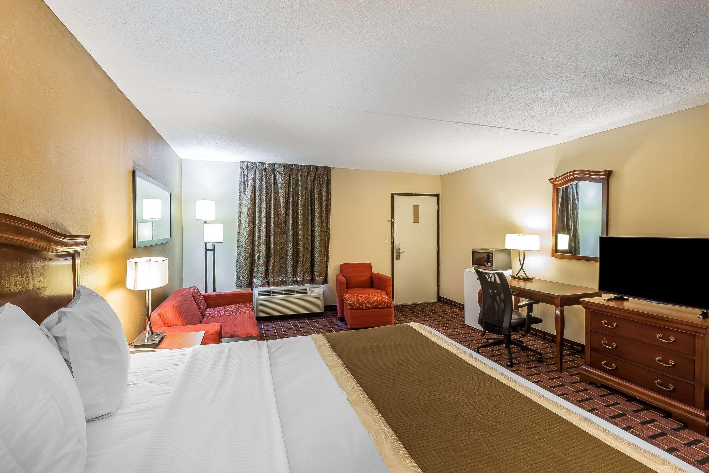 ROOM, KING BED