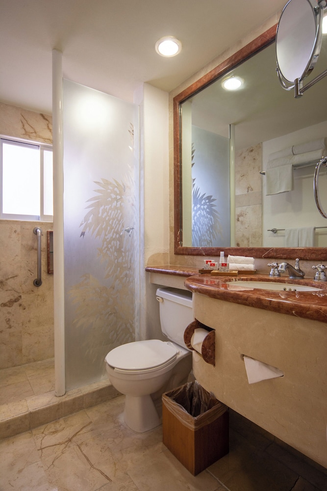 جناح عائلي بسرير كينج وسريرين كوين بإطلالة على البحر مع أريكة، Sunset Fishermen Beach Resort All Inclusive 5/5