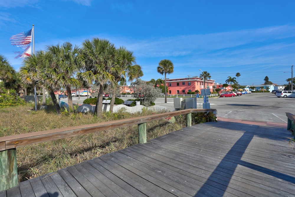 Gulf Winds Resort 42/50