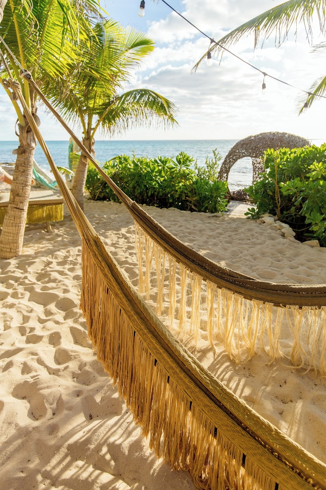 Angelina 28 Beachfront by Nah Hotels 46/53