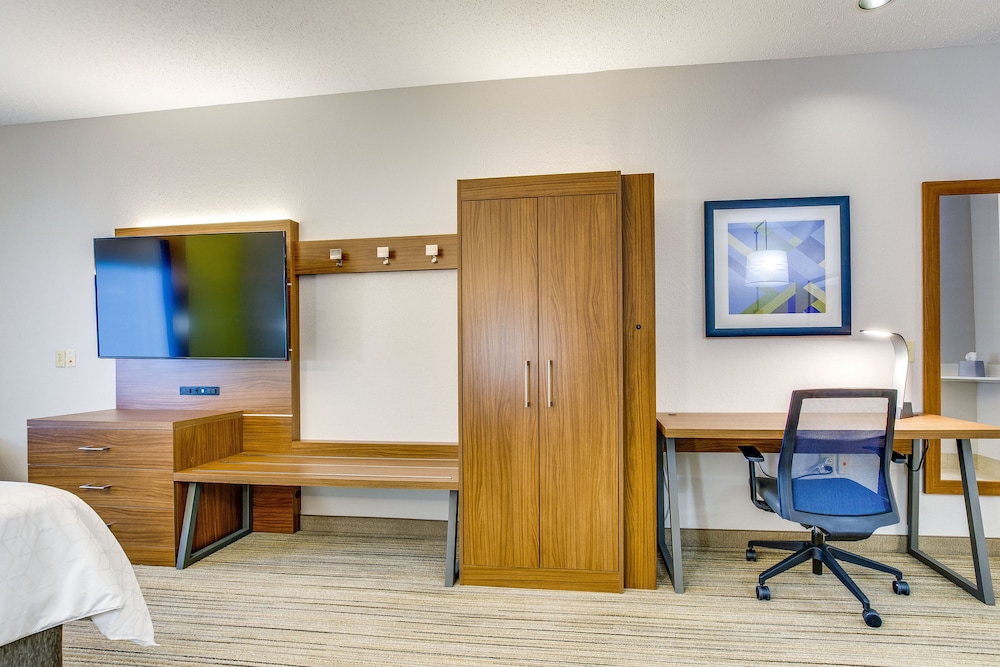 Holiday Inn Express Vincennes 48/54