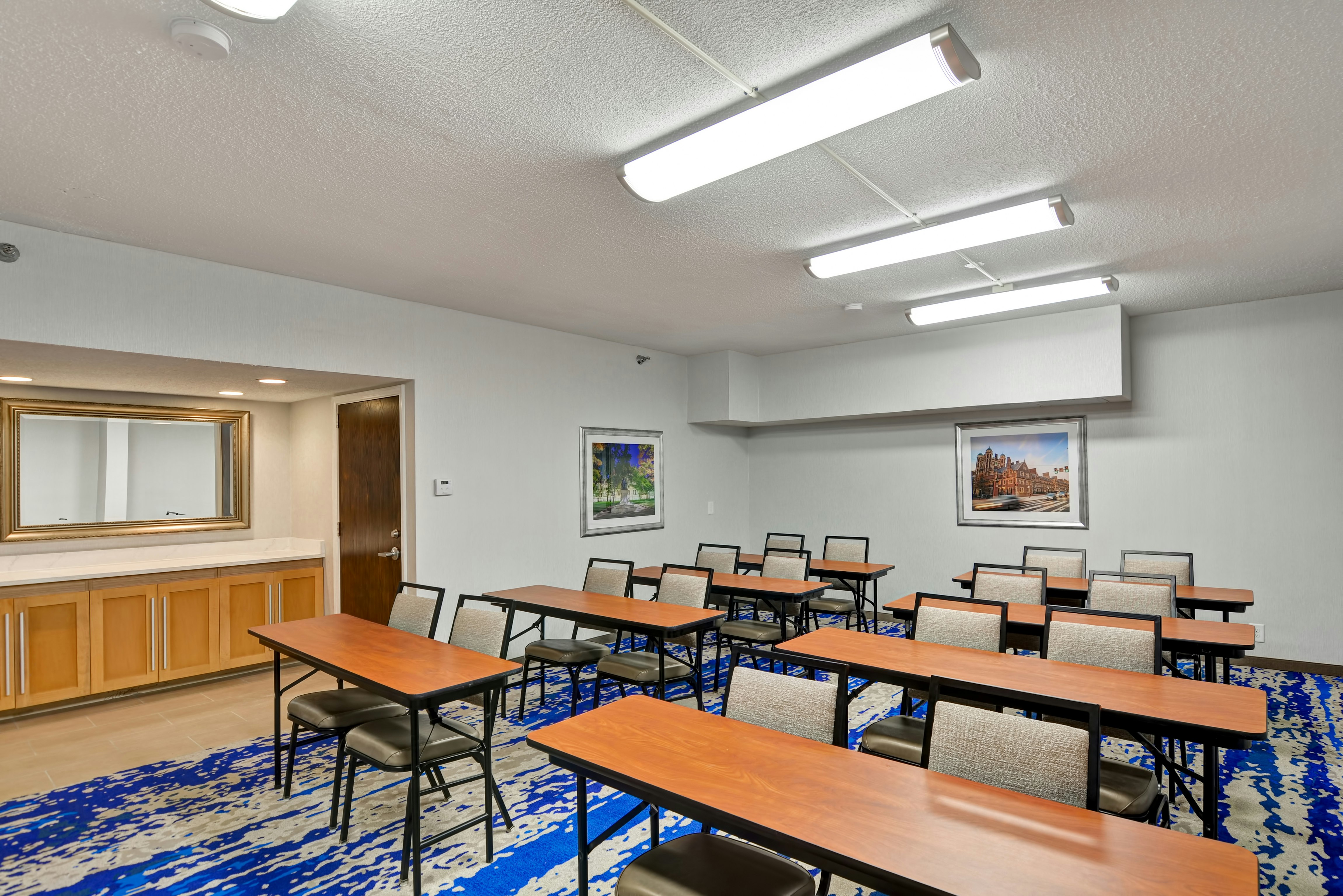 Hampton Inn State College 37/43
