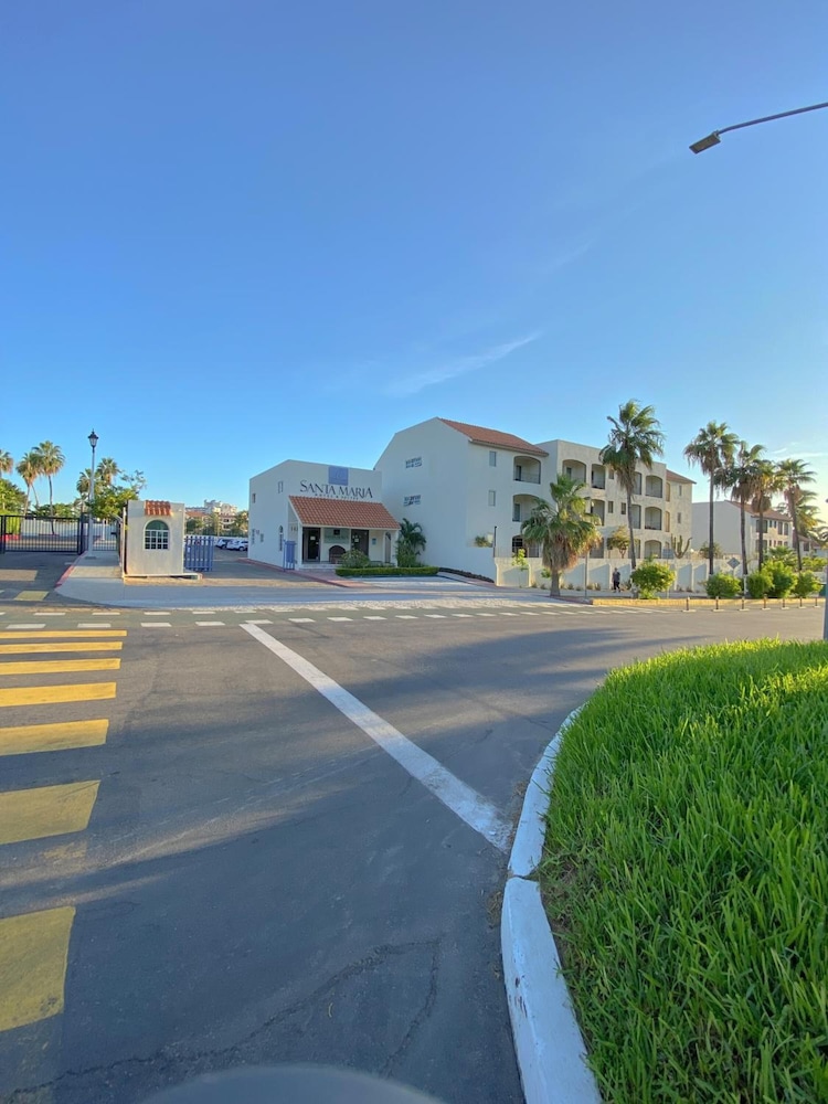 Santa Maria Hotel And Suites 26/47