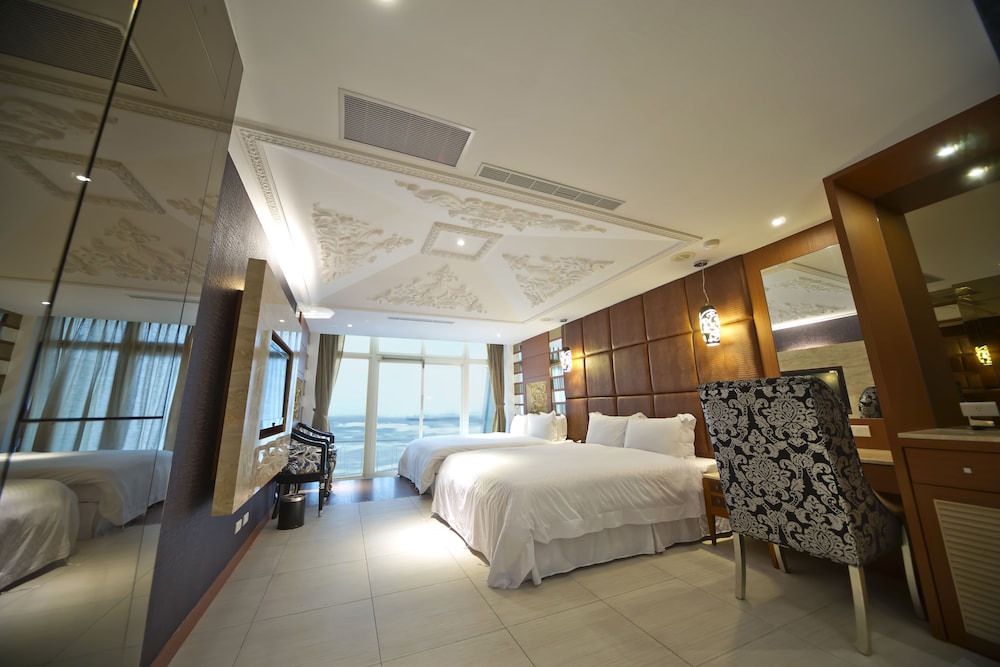 DELUXE, MULTIPLE BEDS, BEACH VIEW