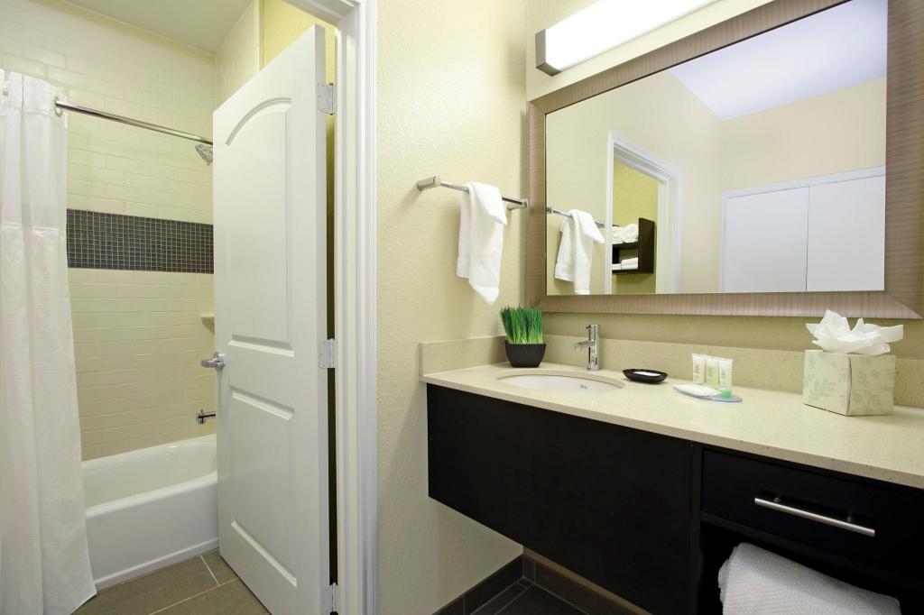 2 Bedrooms, 2 Bathrooms, Accessible