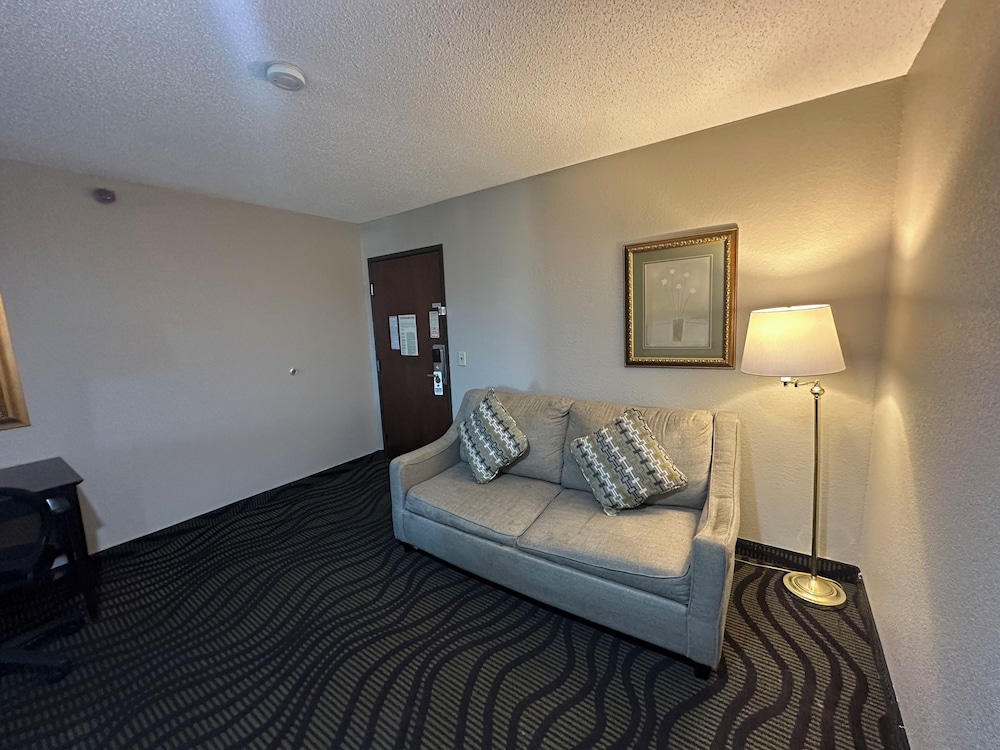 Baymont Inn & Suites by Wyndham Lincoln NE 28/47