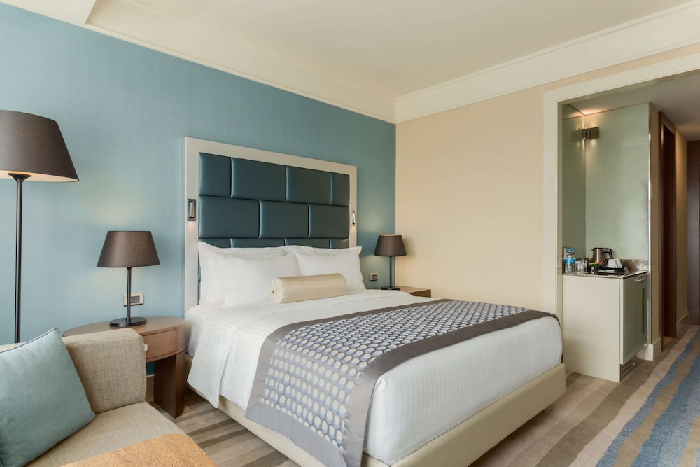 DELUXE, KING BED, ACCESSIBLE