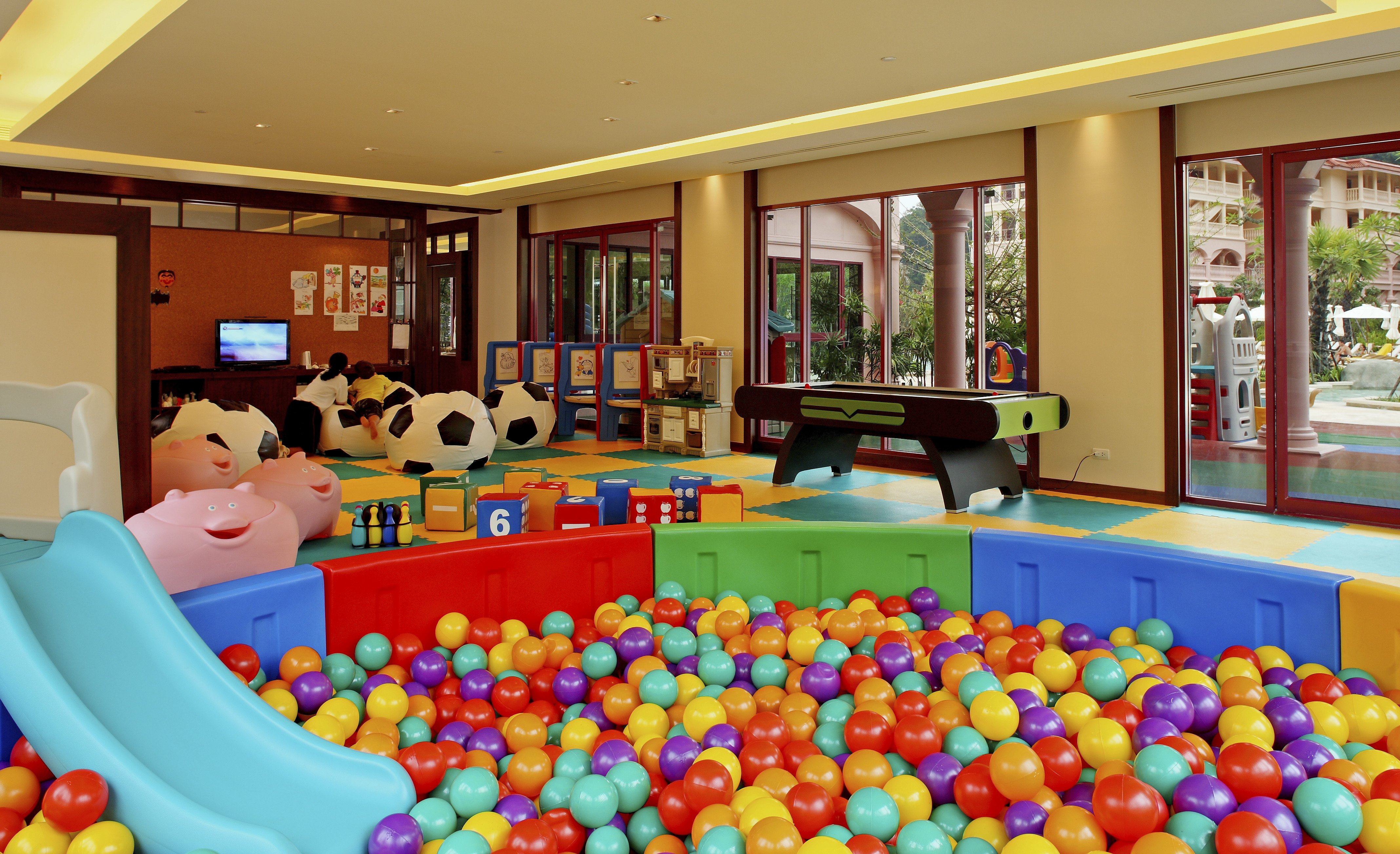 Centara Grand Beach Resort Phuket 77/85