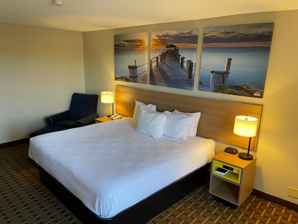 ROOM, KING BED