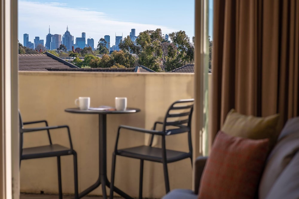 MainStay Suites Kew 43/60