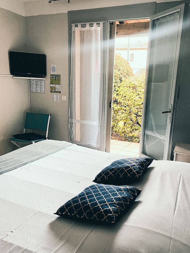 Auberge Des Pins 15/42