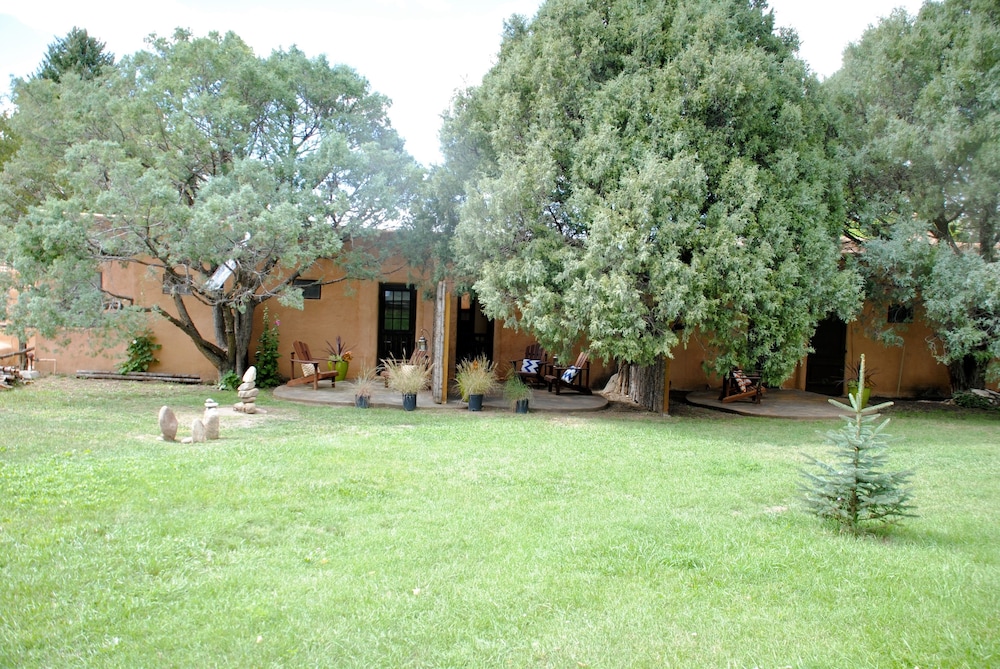 Old Taos Guesthouse Bed and Breakfast 61/69