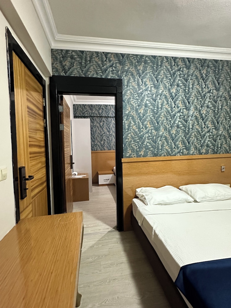 Serenity Suit Hotel 19/50