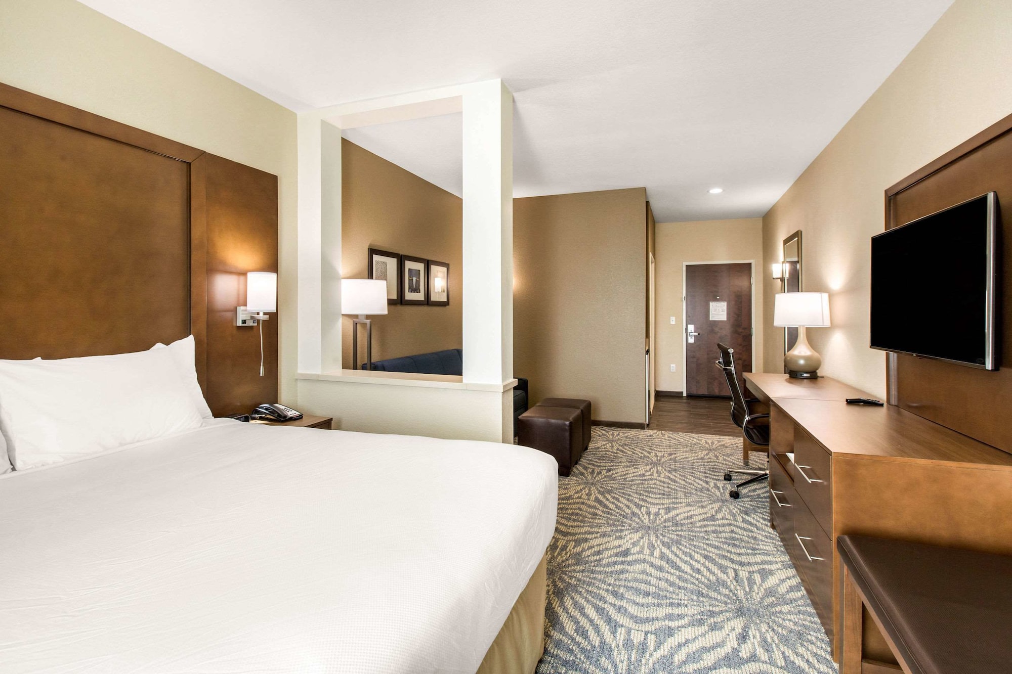 SUITE, KING BED