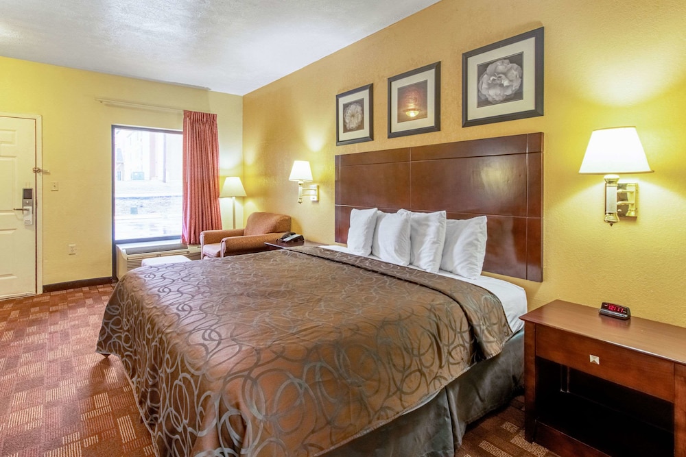 Quality Inn & Suites Dickson TN 24/46
