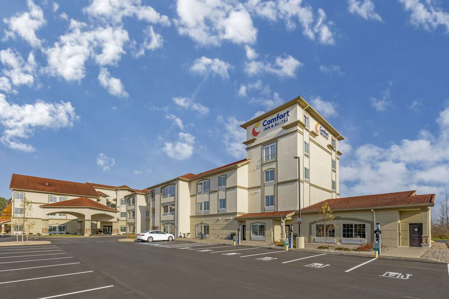 Comfort Inn & Suites Verona at Turning Stone Resort Casino 14/15
