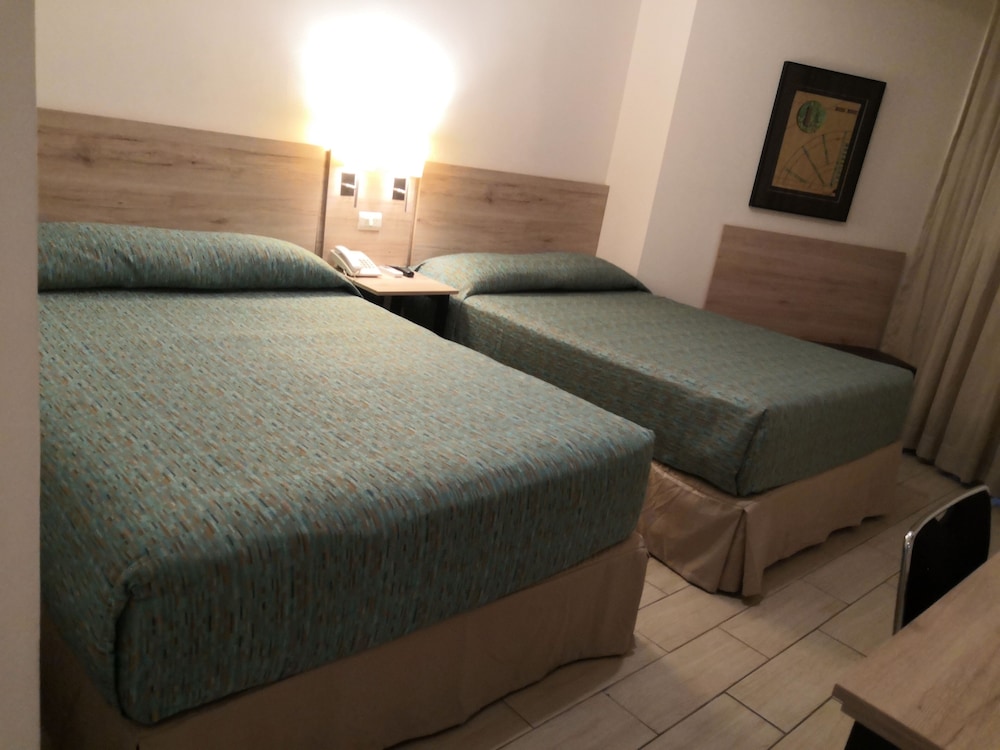 STANDARD, 2 DOUBLE BEDS
