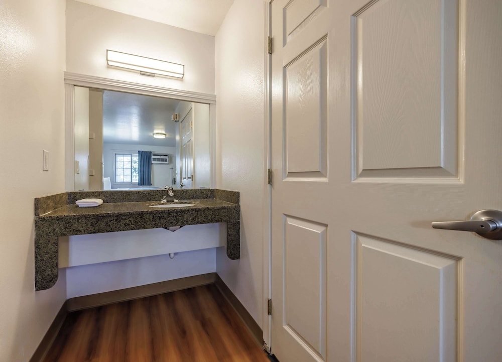 Motel6 Canby, OR 24/25