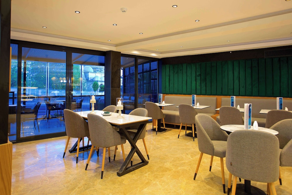 Days Inn by Wyndham Istanbul Arnavutkoy 44/51