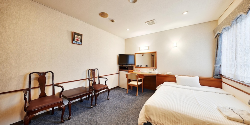 Crown Hotel Okinawa 13/75