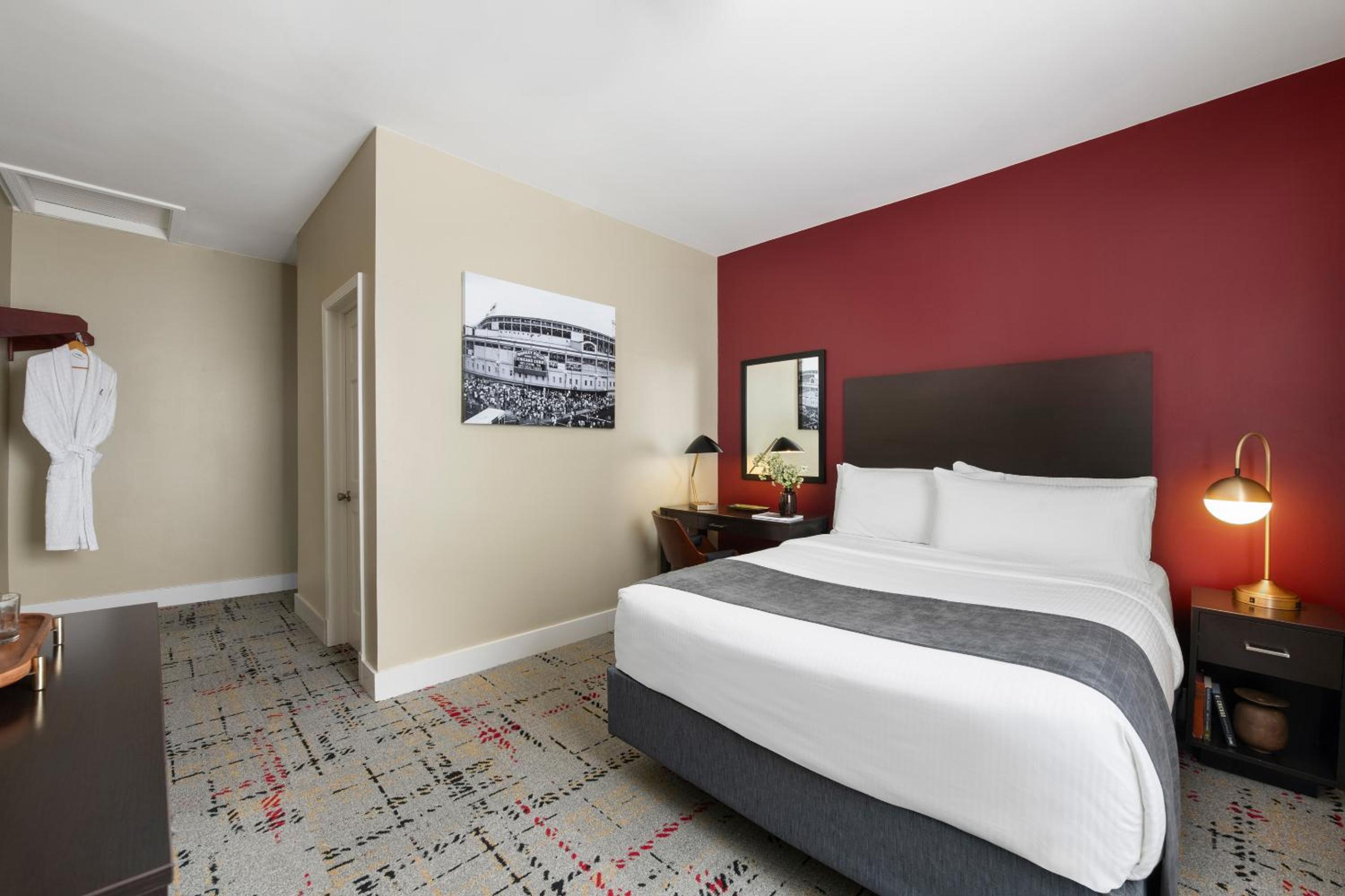STANDARD, QUEEN BED