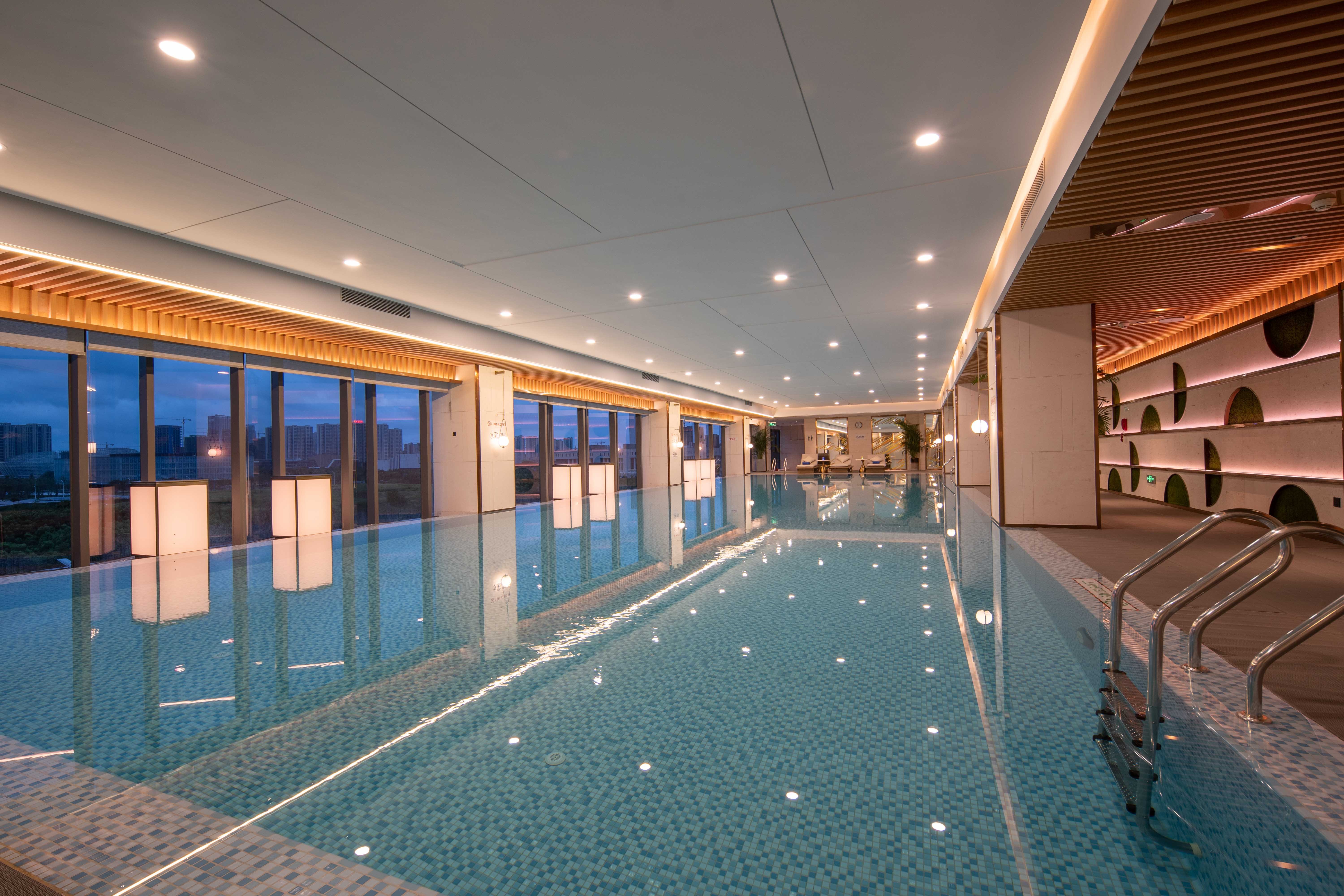 Holiday Inn Fuyang 35/75