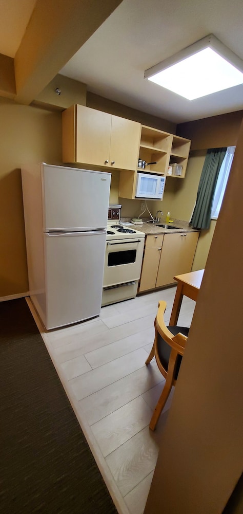 Econo Lodge Inn & Suites North Vancouver 33/52