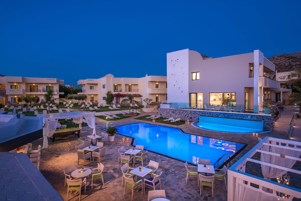 Kristalli Hotel 33/40
