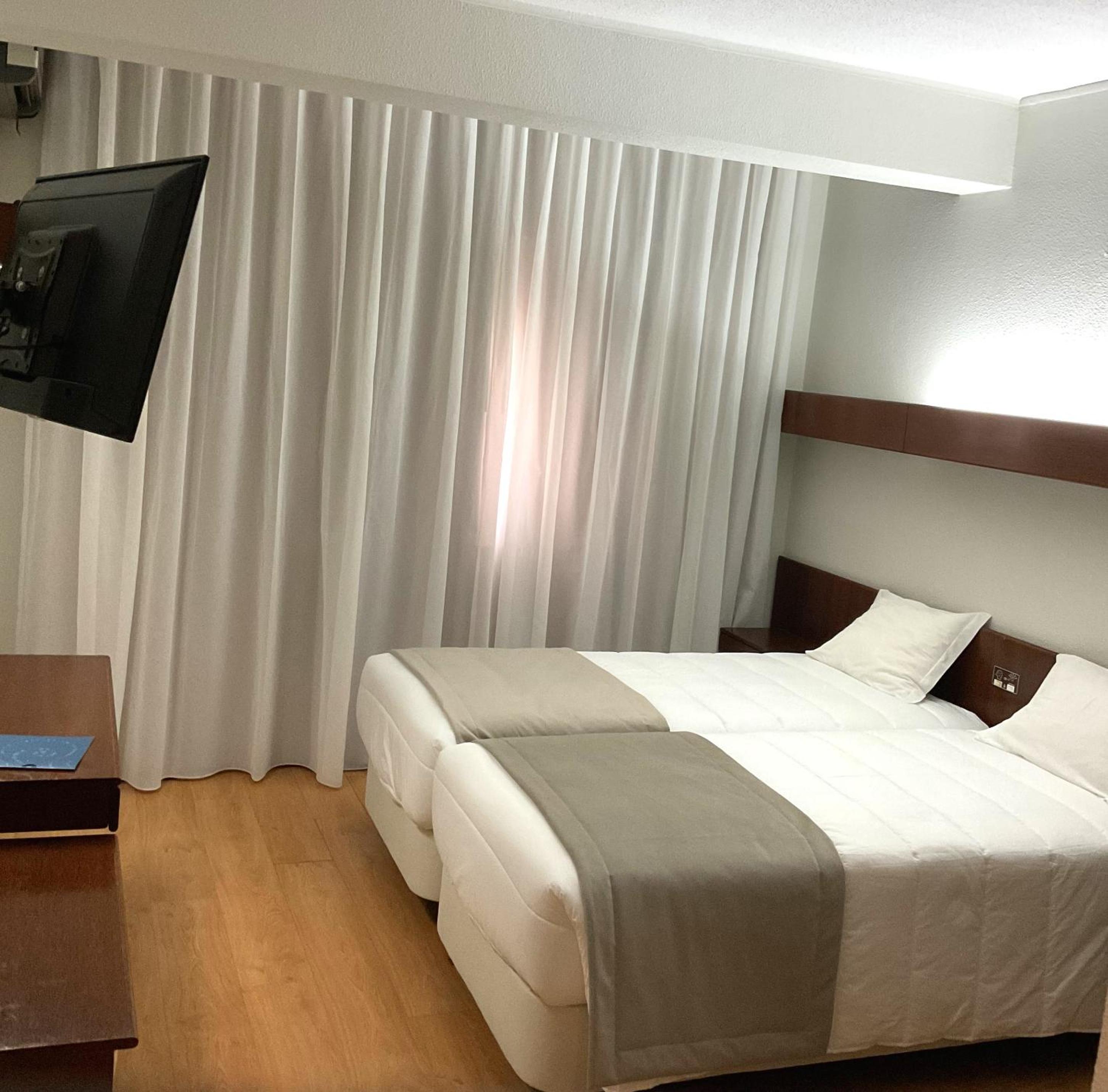 Room, Twin Beds