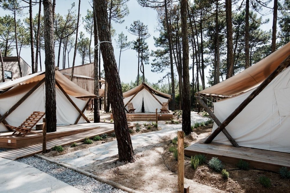 Bukubaki Eco Surf Resort 28/50