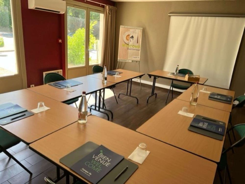 Hotel Campanile Montelimar Les Tourrettes 30/43