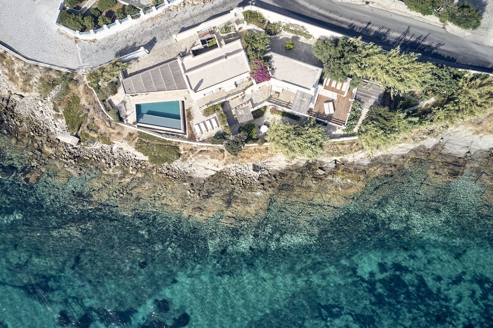 Belvedere Waterfront Villa and Suites 39/49