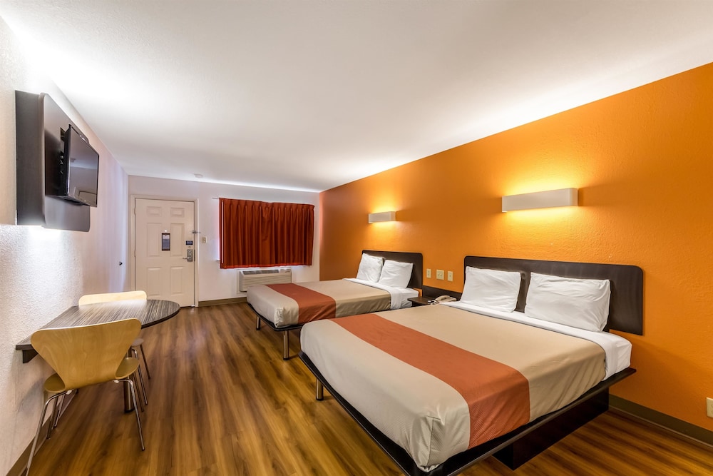 Motel6 San Antonio, TX - South IH-10 East 19/51