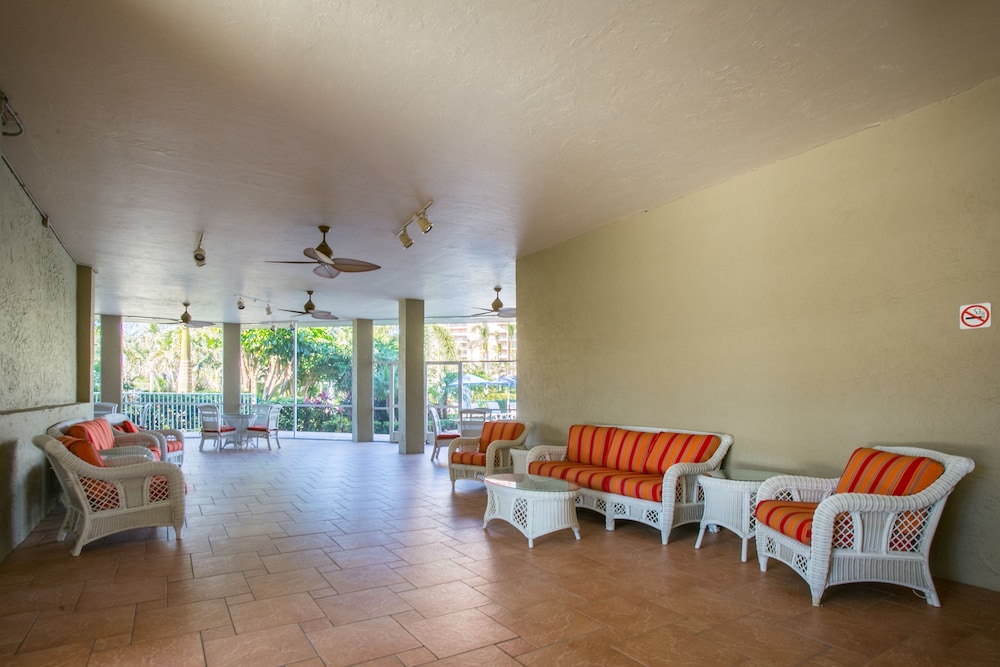 Marco Beach Vacation Suites 40/73