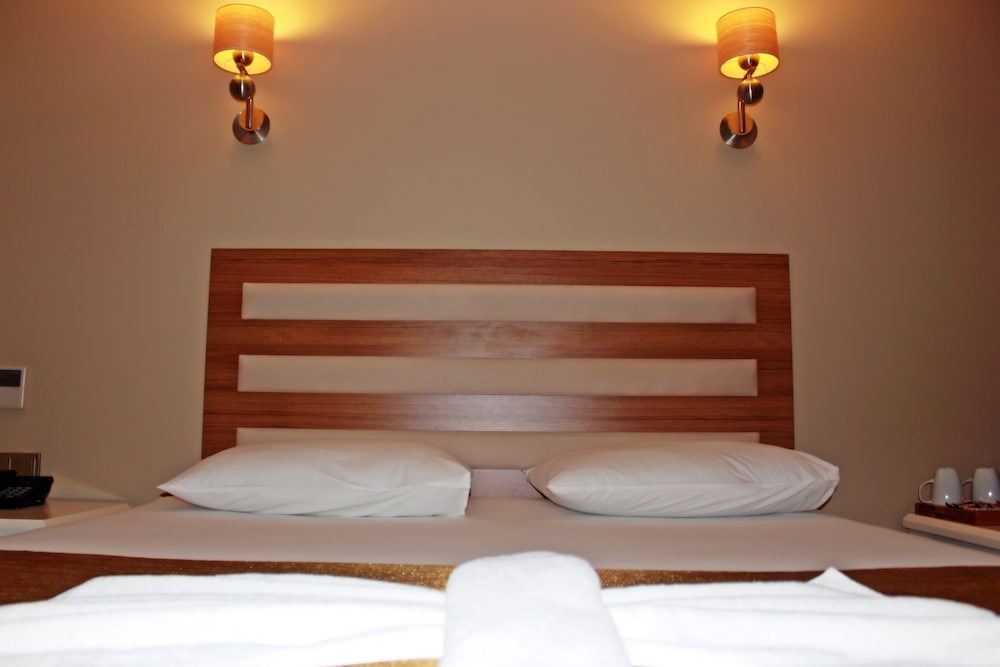 Feza Otel 43/64