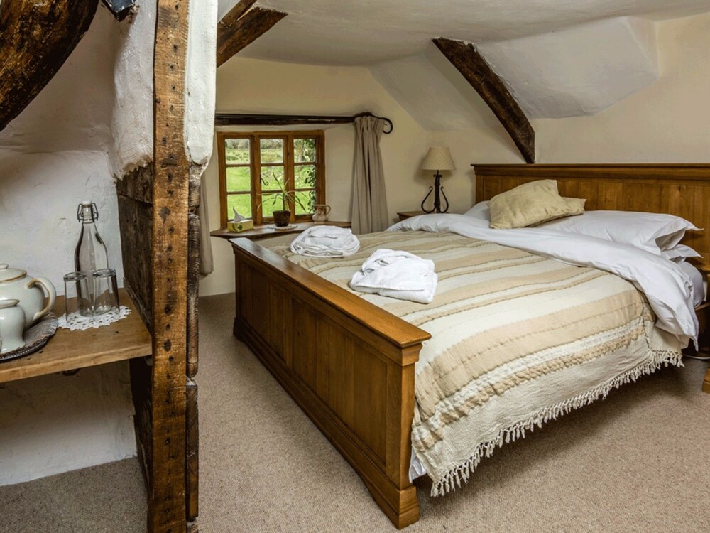 Hay Meadow Farm 7/50