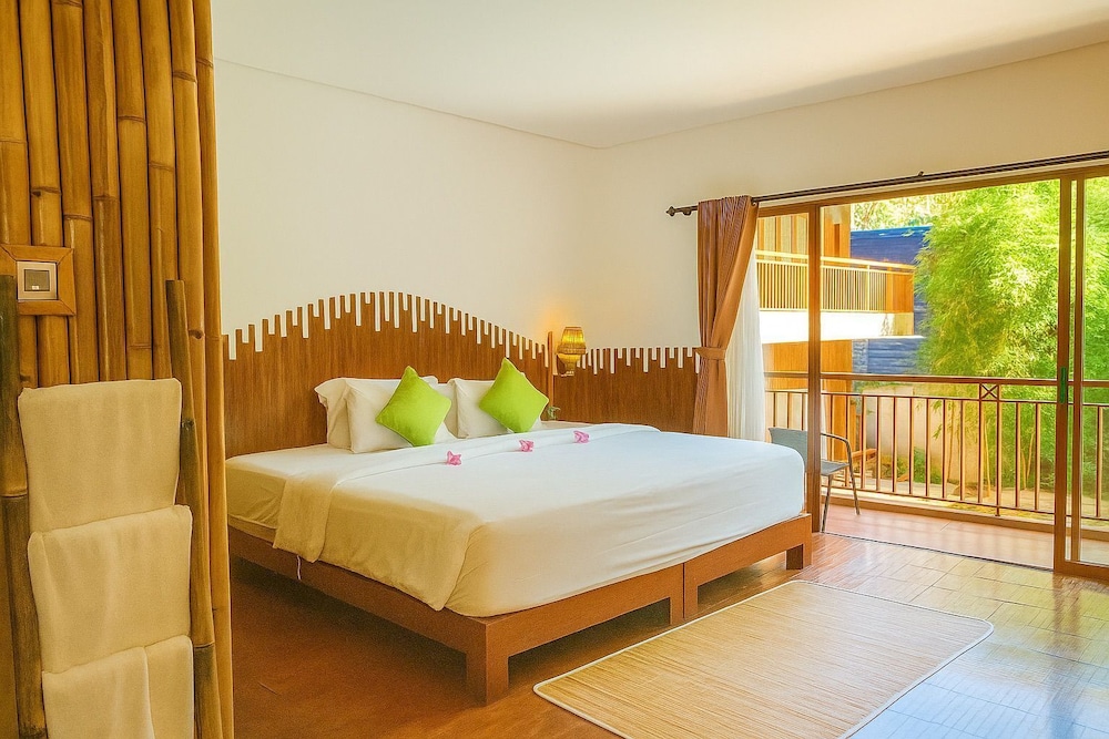 DELUXE, DOUBLE OR TWIN BED, POOL VIEW