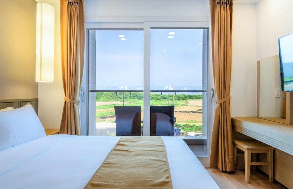 Thira Hotel 11/35